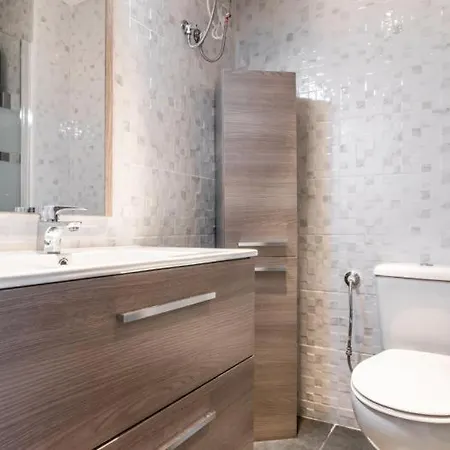 203 Modern 1 Bedroom Accommoda, Pool, Terrace, Wif